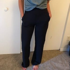 Lululemon wide legged yoga pants with pockets